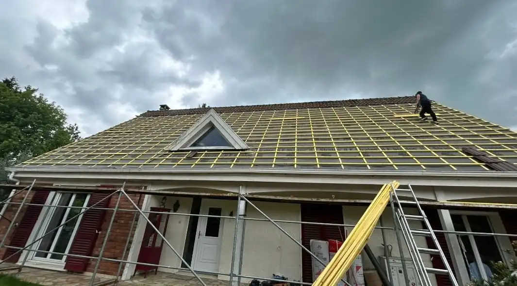 Artisan couvreur DM Couverture en intervention à Viarmes 95270