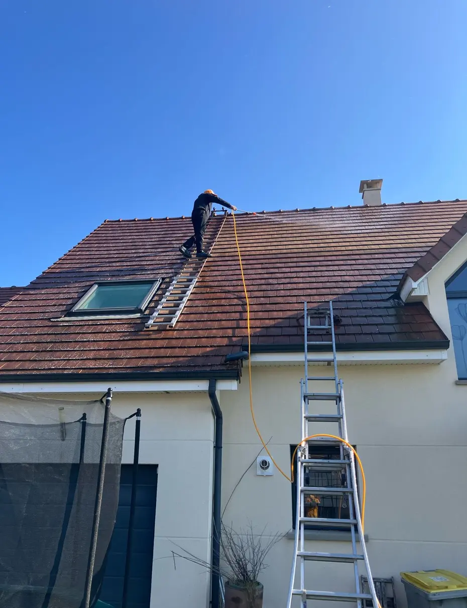 Nettoyage et démoussage de toiture à Viarmes